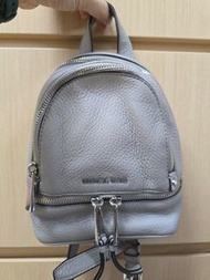 Michael Kors 灰色皮革迷你背包