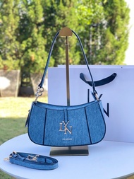 LYN กระเป๋าถือลิน ทรงพอช งานoutletแท้💯☑️  ‼️SALE60- 70%OFFหนังแท้💯☑️✨แท้ 💯%‼️Factory💋