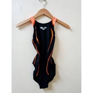 日本全新正品💕原價5600優惠中🔥arena 女 競賽型 連身泳衣 黑橘L