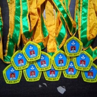 Gordon kalung wisuda akrilik