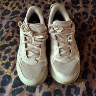 Hoka One One Clifton L 淺棕色運動鞋