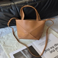 Loewe Puzzle Fold mini托特 暖沙色。