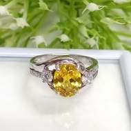 天然寶石 8 x 6 mm 純銀戒指，鑲嵌黃色硬質藍寶石，寶石非常乾淨。