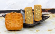 【中秋團圓 - 廣式松子蓮蓉月餅禮盒(4入)】具養生概念 老口味新搭配的港式月餅