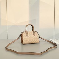Coach MINI ROWAN CW330女士單肩斜挎手提包波士頓包 經典枕頭包 尺寸  17.5x12x10