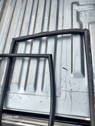 ยางขอบกระจกหูช้าง BMW E21