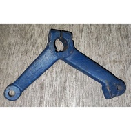 Kubota tractor L1501 front steering arm