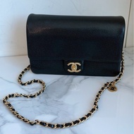 Chanel✨2024K復古金幣皮穿鏈條黑金荔枝皮金幣CF23 中號 晶片款