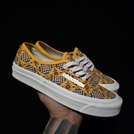 Waffleaholic Authentic 44dx TiIe CB