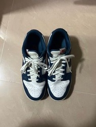 Nike Dunk Low 海軍藍白