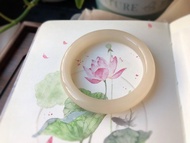 天然和田玉藕粉手鐲  圈口56mm 結構細膩油潤