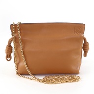LOEWE Flamenco Clutch Nano Chain Shoulder Bag (A411FC6X01) 狀況極佳，採用溫暖的沙漠ブラウン皮革製成，西班牙製造。