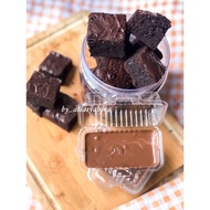BROWNIES KEDUT BITESS WITH PREMIUM CHOCOLATE SAUCE/CADBURY/NUTELLA/BISCOFF