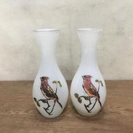WH11971【四十八號老倉庫】全新 早期 台灣 鳥 牛奶玻璃 花瓶 高18cm 1對價【懷舊收藏擺飾道具】