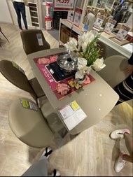 Atome 伸縮餐桌連椅子
