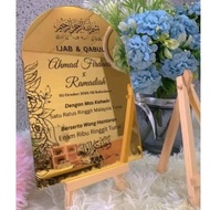 Plak perkahwinan, plak hantaran kawin dan plak penghargaan, plak birthday acrylic gold dengan tapak 