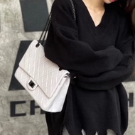 ✨Chanel 2.55白色牛皮 so black 金屬 Maxi大號🤍