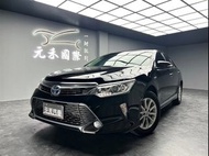 正2016年出廠 Toyota Camry Hybrid經典 2.5h 油電 暗夜黑 實跑七萬公里保證 !