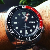 Seiko 5 Expensive Pros Automatic Hand Movement Day & date Divers 200M Rush Black Red Dial Stainless 