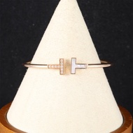 TIFFANY&CO(蒂芙尼) Tiffany T 線圈手鐲 中號 珍珠母貝 半鑽 鑽石/18K玫瑰金/白貝母