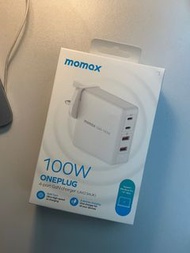 Momax one plug GaN 100W 四輸出快速充電器 UM23A