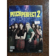 DVD Cover: Pitch Perfect 2 (2015) Clear Sound Club Holds A Microphone According To Your Dreams " Ann
