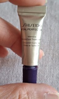 (大減價包平郵）　$30/枝 資生堂(Shiseido) 的激抗痕亮采緊緻抗皺精華乳(Vital Perfection Intensive WrinkleSpot Treatment)