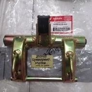 Link Engine Hanger Arm Vario 110 Karburator AHM 50350 KVB 900 Diskon