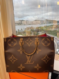 LV Monogram Giant Neverfull MM 手袋