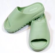 Monobo รองเท้าแตะแบบสวม รองเท้าเกาหลี รองเท้าผู้หญิง ทรง Yeezy Slide ของแท้ 100% พื้นหนา 1.5 นิ้ว รุ่น Moniga YM-01