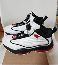 白紅黑色氣墊籃球鞋 扭扣 免繫鞋帶 高筒 basketball boots white red black air cushion 艾佛信 Iverson 款