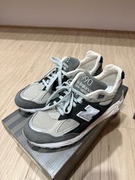 NEW BALANCE M990XG2