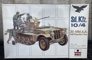 ESCI 1/35 Sd.Kfz. 10/4 20mm對空砲車連4名非州軍團防空兵模型