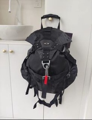 三色Oakley 歐克利 Archive O Pack 4.0 戰術背包雙肩包 戶外登山包背囊 34L 防水 黑色 銀灰 藍色