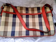 Aquascutum 格紋紅色肩背包