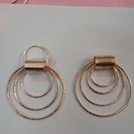 2 sets of yellow circles