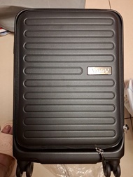 全新黑色前揭式Antler20吋行李箱A860，可上飛機