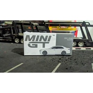 Diecast Mini GT bmw i7 Xdrive 60 Mineral White no 819 Seal