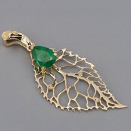 天然祖母綠和鑽石吊墜。