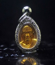 choi.2009泰國佛牌 屈白欖 2540 龍婆術自身