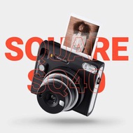 DJS LIFESTYLE 觀塘店 - 使用 FUJIFILM INSTAX SQUARE SQ40 富士即影即有菲林相機激發獨一無二的創意瞬間！這款永恆時尚的拍立得相機，不僅外型吸睛，拍攝效果同樣出