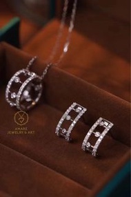 精緻新品！✨💎 Diamond Earrings & Necklace  幾何鏤空設計鑽石頸鏈&耳環💎！ 上身modern簡約好襯衫！ 耳環：鑽石40分！18K金材質，只售3450HKD 鎖骨鏈：鑽石