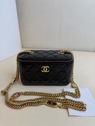 香奈兒CHANEL 芯片款 山茶花黑金化妝包長盒子包 底16cm