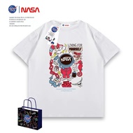 NASA เสื้อยืดแขนสั้นแบรนด์ร่วมของสำหรับผู้ชายและผู้หญิง เสื้อกีฬาพิมพ์ลายการ์ตูนนักบินอวกาศสุดเทรนด์