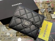 （法國代購）CHANEL 全新黑色羊皮黑色釦式零錢袋三折中短夾皮夾 AP0231