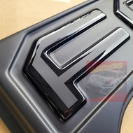แผ่นปิดท้าย แบบเว้า FORD RANGER NEXT GEN 22 23 24 สีดำด้าน โลโก้ F O R D สีดำด้านขอบดำเงา งานฝีมือคน