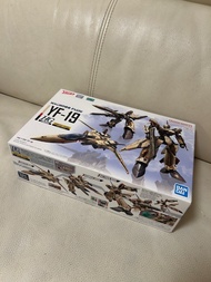 Bandai Macross Plus YF-19 HG Model Kit