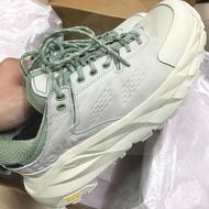 全新 Hoka One One Kaha Low GTX 卡哈戶外行山鞋 沙漠之花/羅勒綠 防水功能性