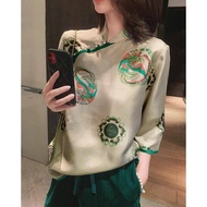 ชุดกี่เพ้าพื้นเมืองย้อนยุคของผู้หญิงเสื้อพิมพ์ลายผ้าไหมเทียมกระดุมแผ่นมุกเสื้อฐานจีน