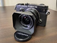 二手美貨奧林巴斯OLYMPUS PEN-F 12mmF2.0 鏡頭套件（黑色）+正品專用遮光罩LH-48